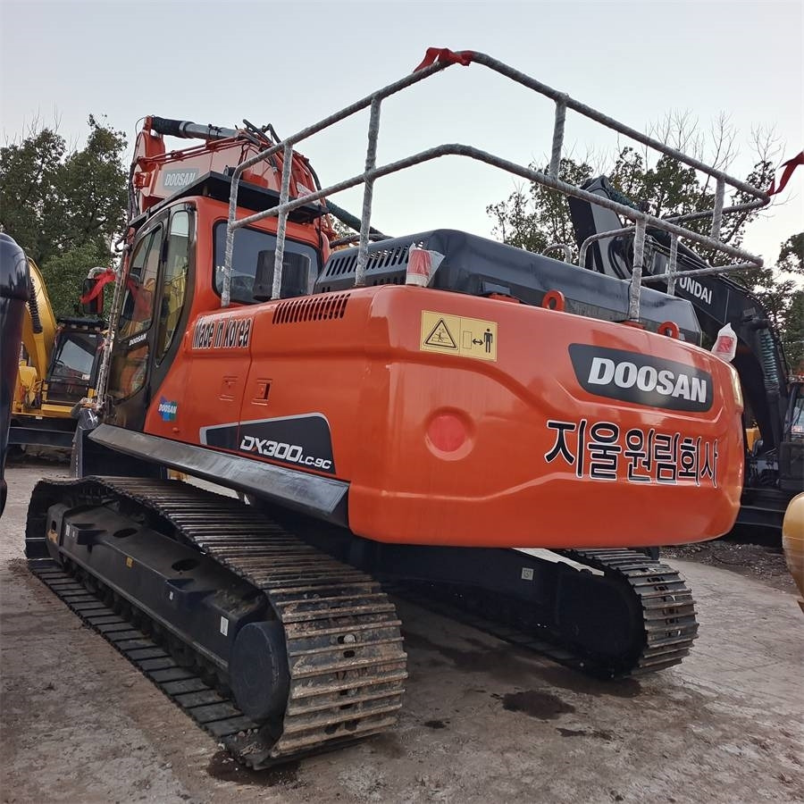 Doosan DX 300 LC - Máy xúc bánh xích: hình 4 Doosan DX 300 LC - Máy xúc bánh xích: hình 4