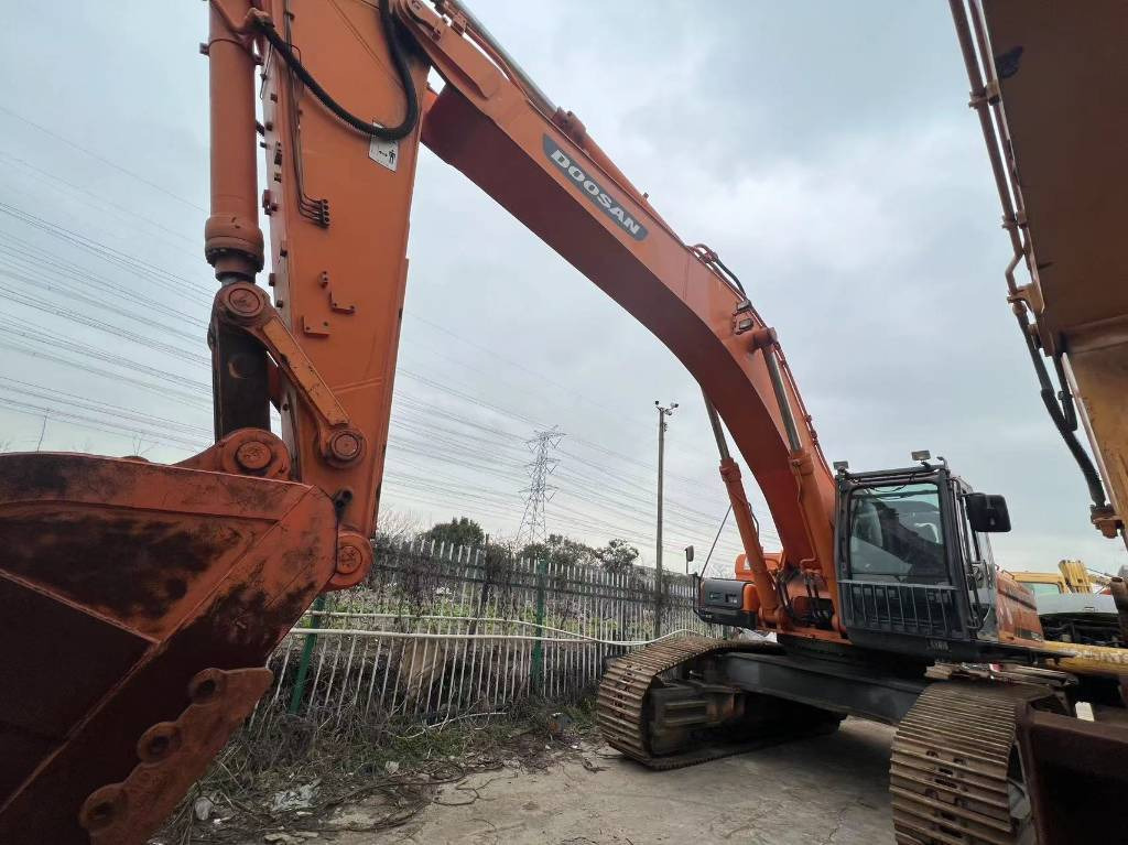 Doosan DX 500 LCA - Máy xúc bánh xích: hình 1 Doosan DX 500 LCA - Máy xúc bánh xích: hình 1