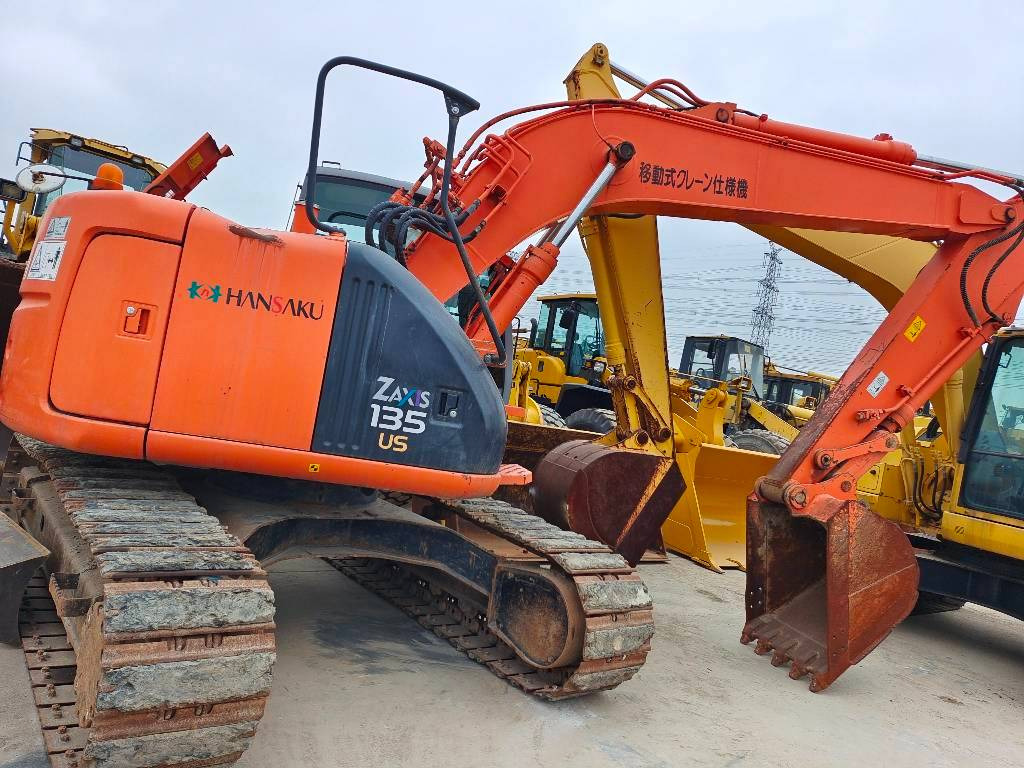 Hitachi ZX 135 US - Máy xúc bánh xích: hình 1 Hitachi ZX 135 US - Máy xúc bánh xích: hình 1