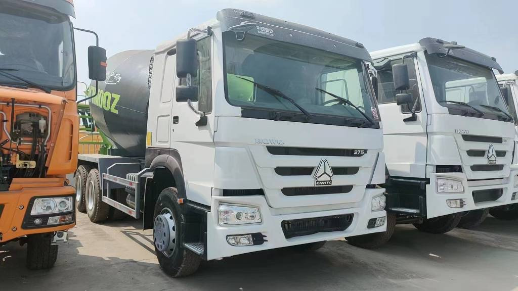Howo 380 - Máy trộn bê tông: hình 3 Howo 380 - Máy trộn bê tông: hình 3