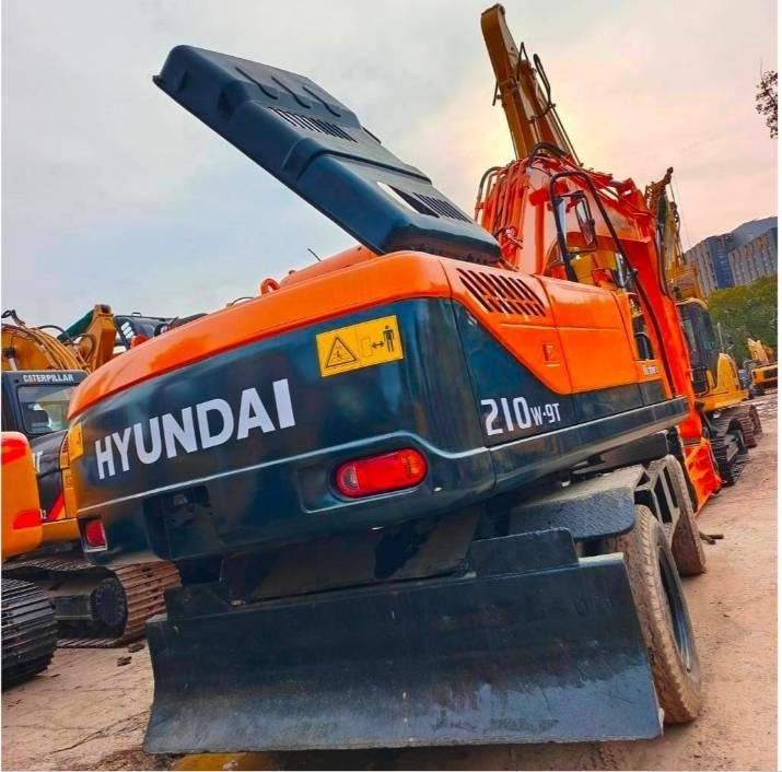 Hyundai 210 W-9 - Máy xúc bánh lốp: hình 2 Hyundai 210 W-9 - Máy xúc bánh lốp: hình 2