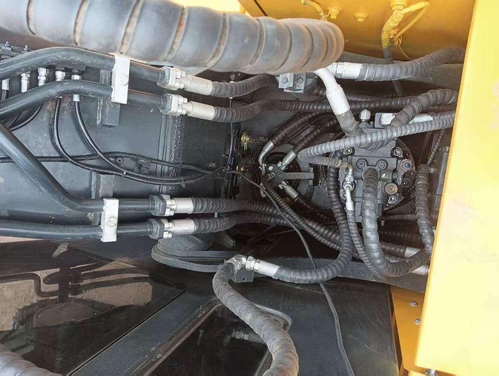 Hyundai 220 LC-9S - Máy xúc bánh xích: hình 2 Hyundai 220 LC-9S - Máy xúc bánh xích: hình 2