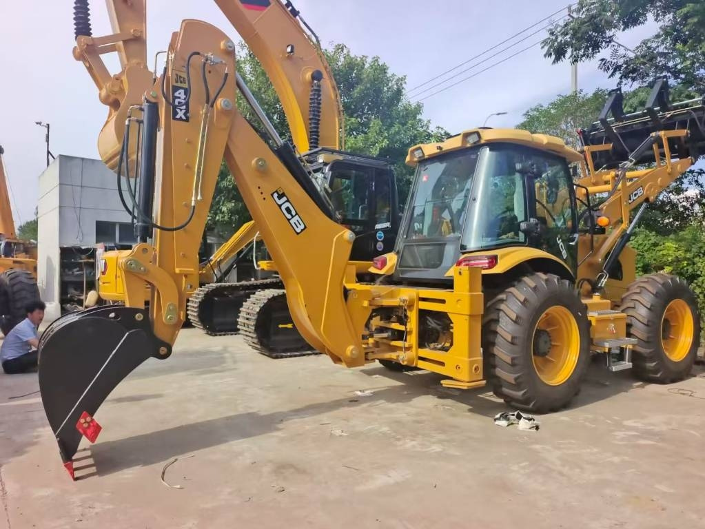 JCB 4 CX - Máy xúc trước múc sau: hình 1 JCB 4 CX - Máy xúc trước múc sau: hình 1