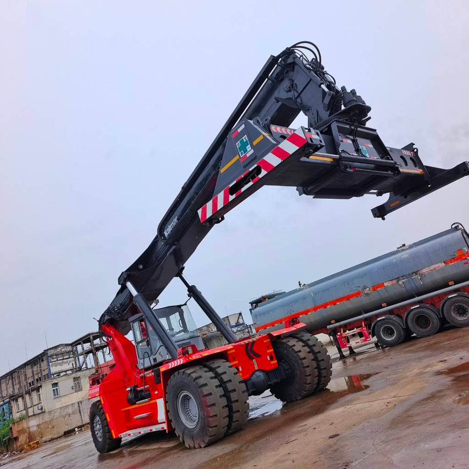 Kalmar DRF 450 - Xe tiếp cận xếp chồng: hình 3 Kalmar DRF 450 - Xe tiếp cận xếp chồng: hình 3