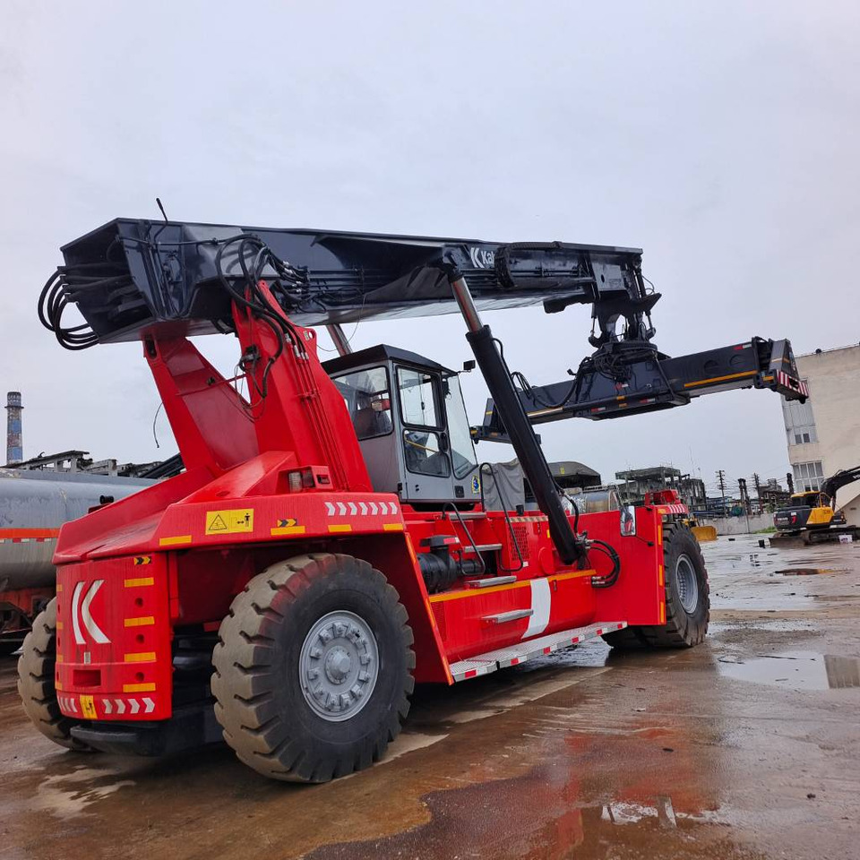 Kalmar DRF 450 - Xe tiếp cận xếp chồng: hình 5 Kalmar DRF 450 - Xe tiếp cận xếp chồng: hình 5