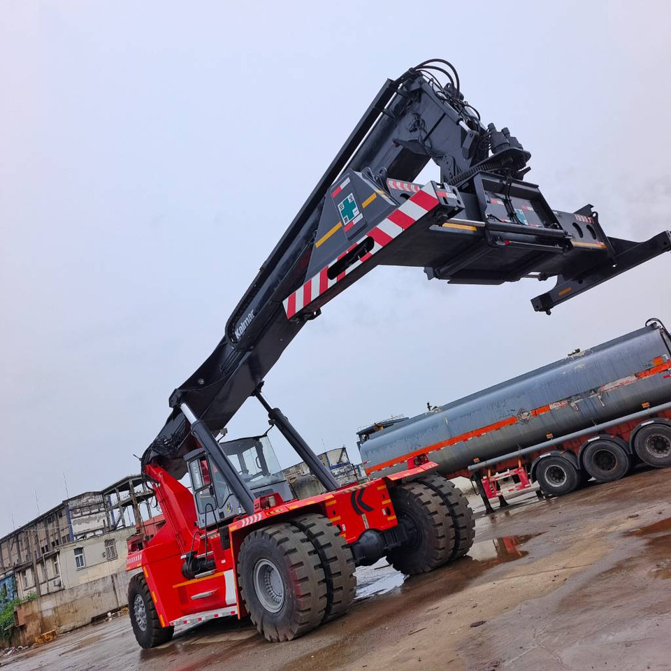 Kalmar DRF 450 - Xe tiếp cận xếp chồng: hình 3 Kalmar DRF 450 - Xe tiếp cận xếp chồng: hình 3