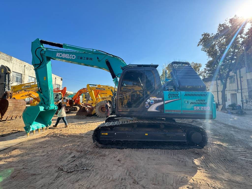 Kobelco SK 200 - Máy xúc bánh xích: hình 1 Kobelco SK 200 - Máy xúc bánh xích: hình 1