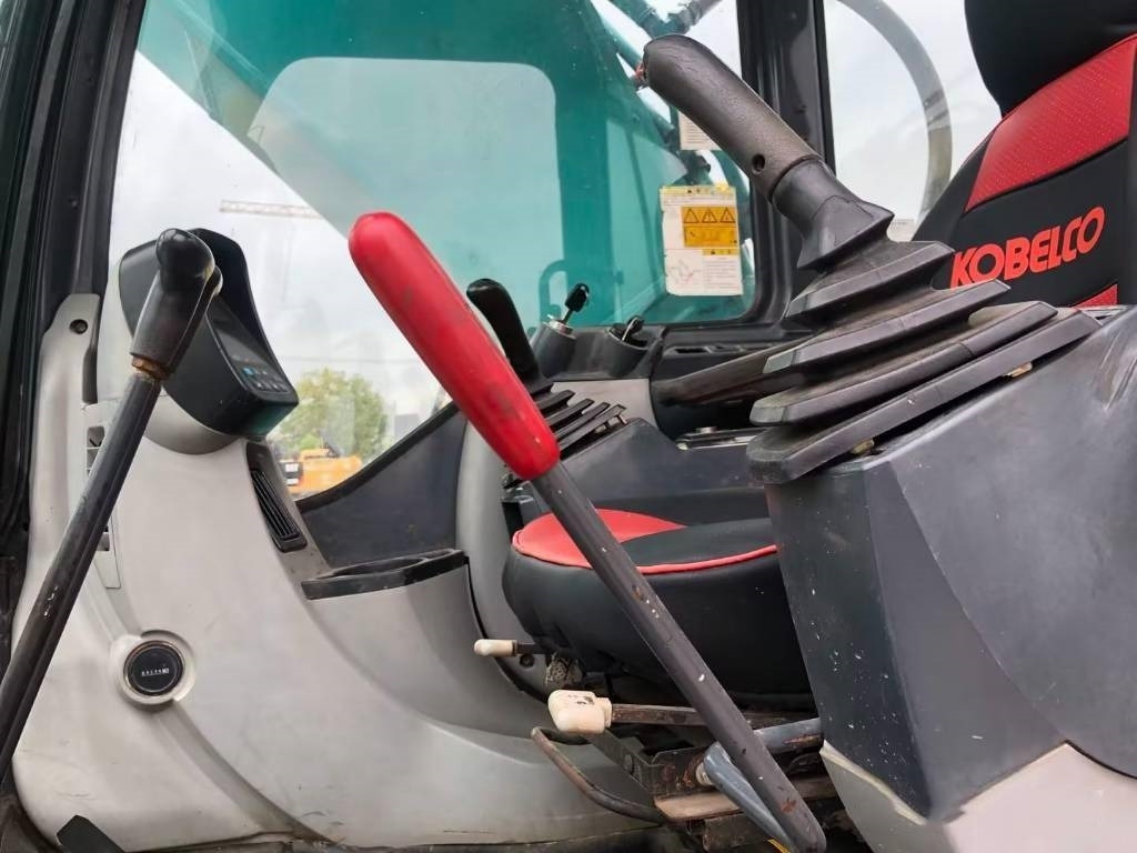 Kobelco SK 210 - Máy xúc bánh xích: hình 4 Kobelco SK 210 - Máy xúc bánh xích: hình 4