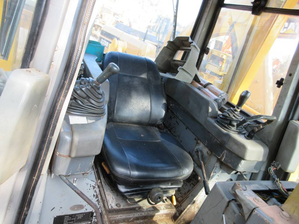 Komatsu D 155A - Máy ủi: hình 5 Komatsu D 155A - Máy ủi: hình 5