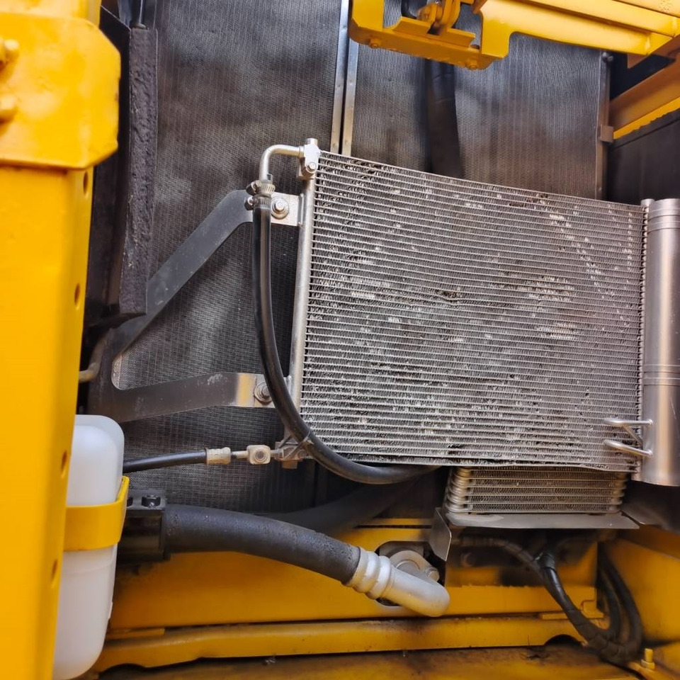 Komatsu PC 200-8 - Máy xúc bánh xích: hình 4 Komatsu PC 200-8 - Máy xúc bánh xích: hình 4