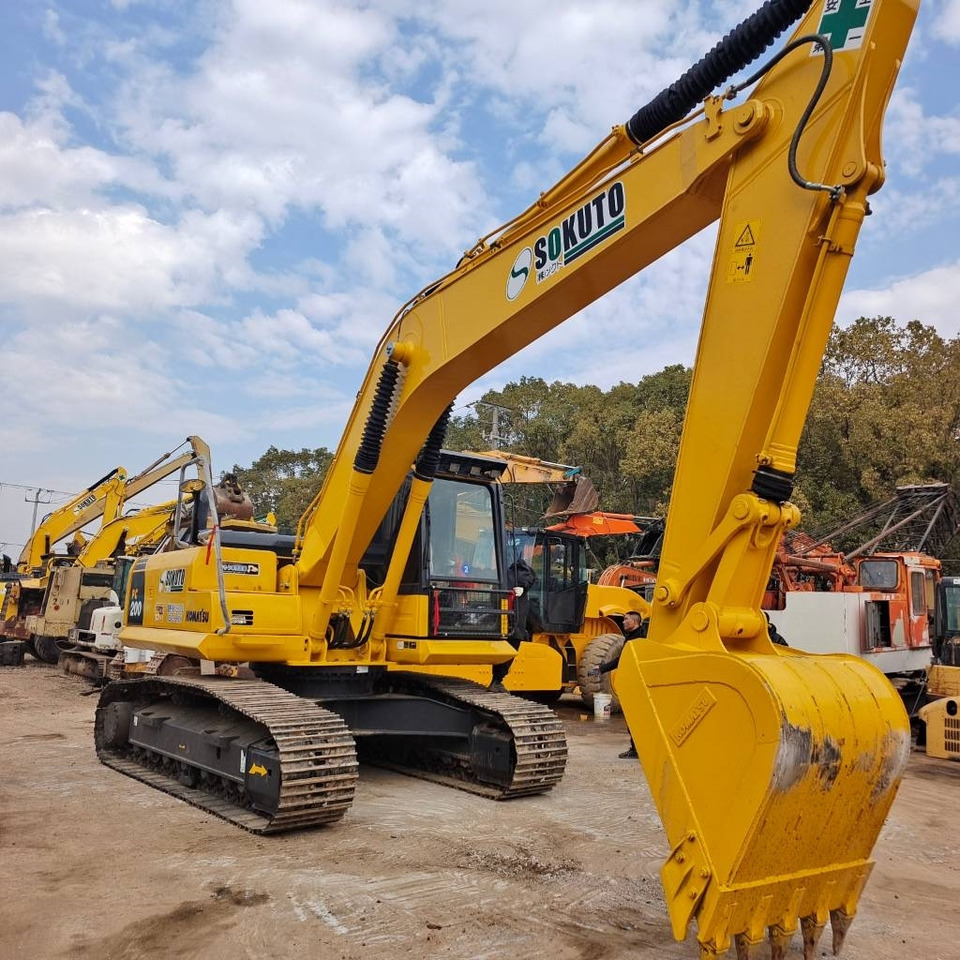 Komatsu PC 200-8 - Máy xúc bánh xích: hình 2 Komatsu PC 200-8 - Máy xúc bánh xích: hình 2