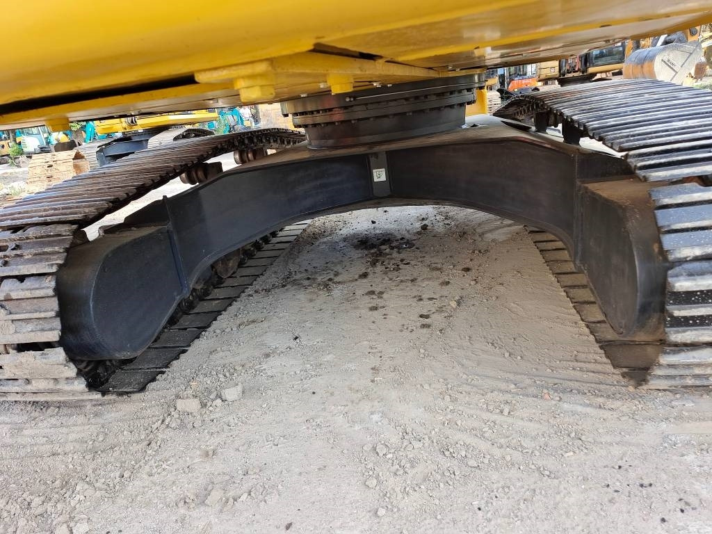 Komatsu PC 200 LC - Máy xúc bánh xích: hình 3 Komatsu PC 200 LC - Máy xúc bánh xích: hình 3