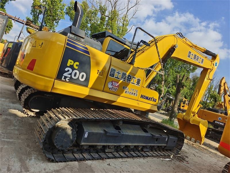 Komatsu PC 200 - Máy xúc bánh xích: hình 2 Komatsu PC 200 - Máy xúc bánh xích: hình 2