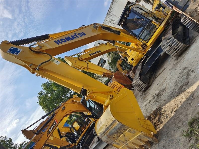 Komatsu PC 200 - Máy xúc bánh xích: hình 3 Komatsu PC 200 - Máy xúc bánh xích: hình 3