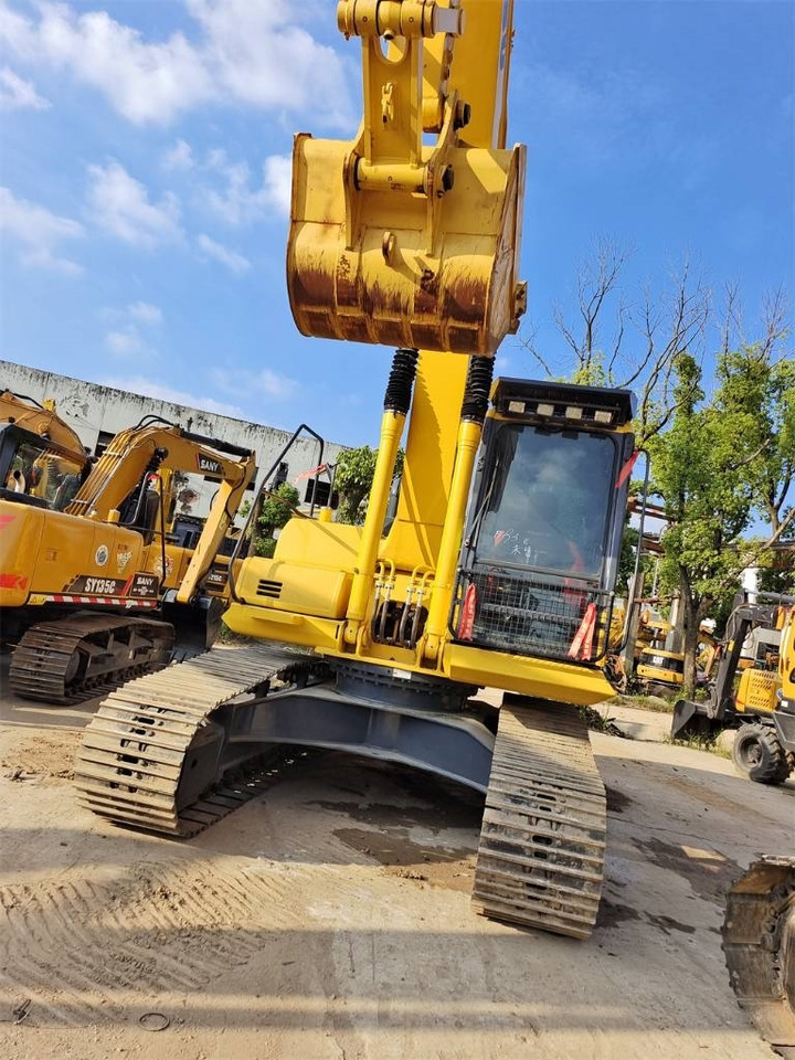 Komatsu PC 200 - Máy xúc bánh xích: hình 4 Komatsu PC 200 - Máy xúc bánh xích: hình 4