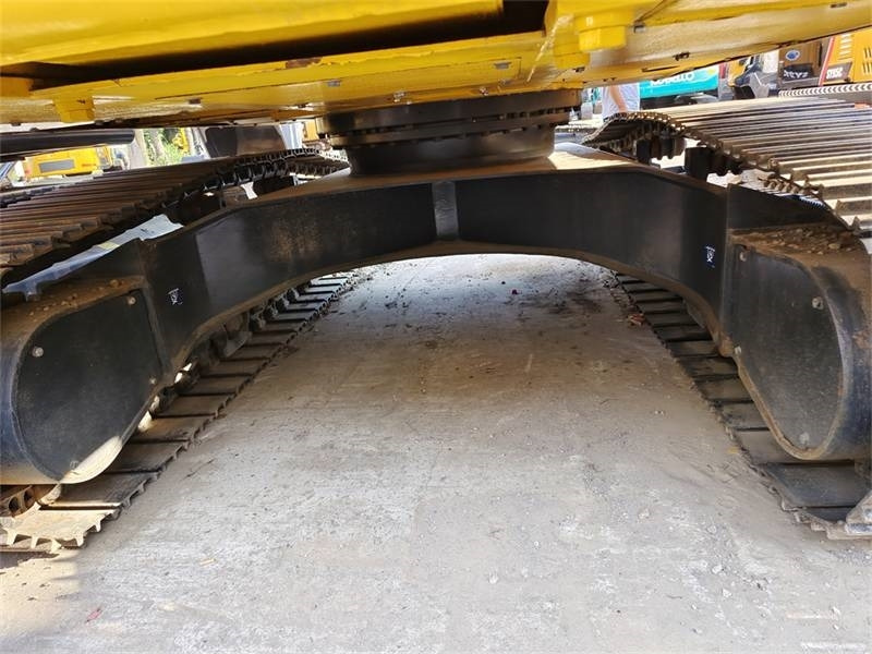 Komatsu PC 200 - Máy xúc bánh xích: hình 3 Komatsu PC 200 - Máy xúc bánh xích: hình 3