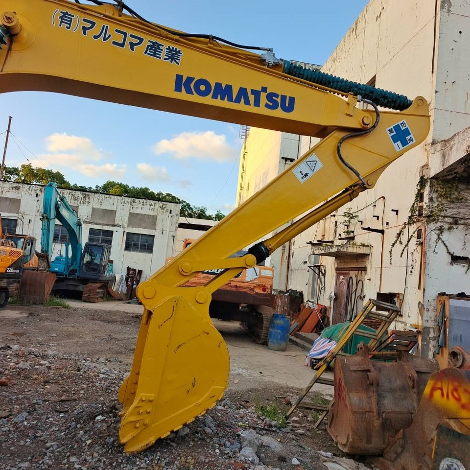 Komatsu PC 220-7 - Máy xúc bánh xích: hình 3 Komatsu PC 220-7 - Máy xúc bánh xích: hình 3