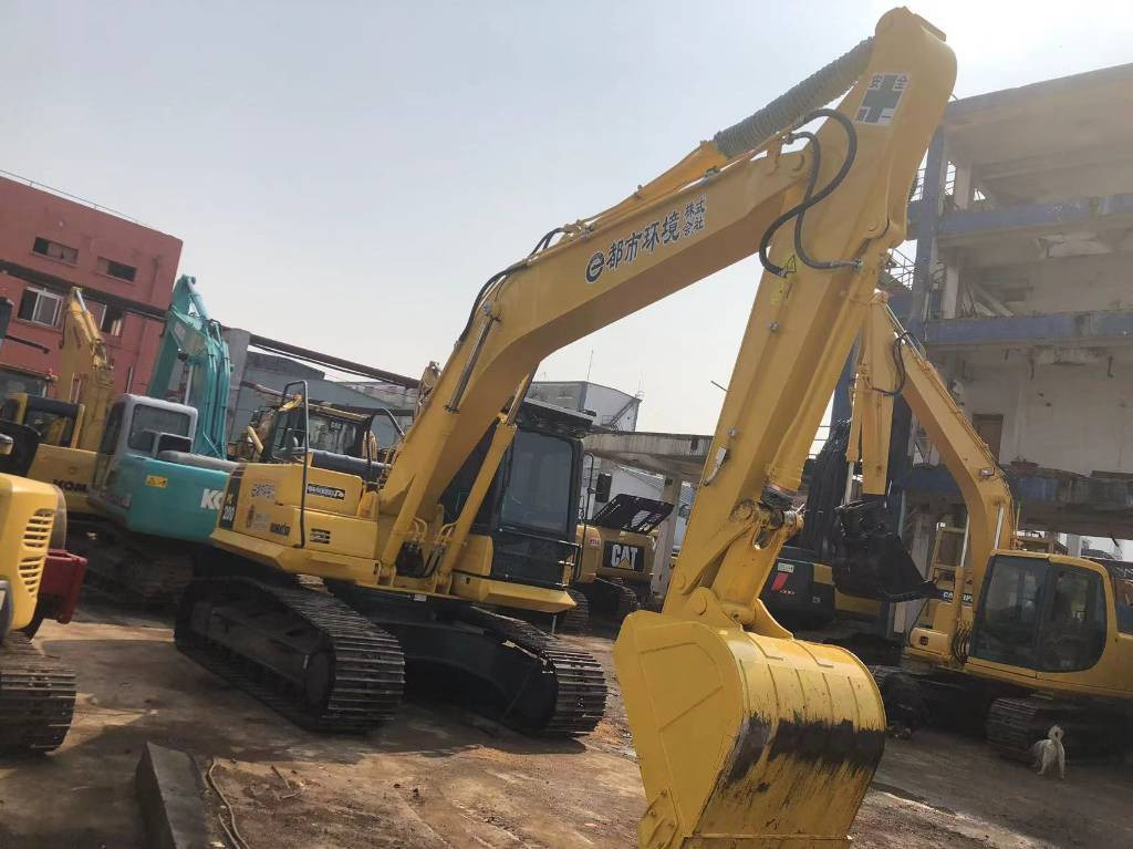 Komatsu PC 220-8 - Máy xúc bánh xích: hình 3 Komatsu PC 220-8 - Máy xúc bánh xích: hình 3