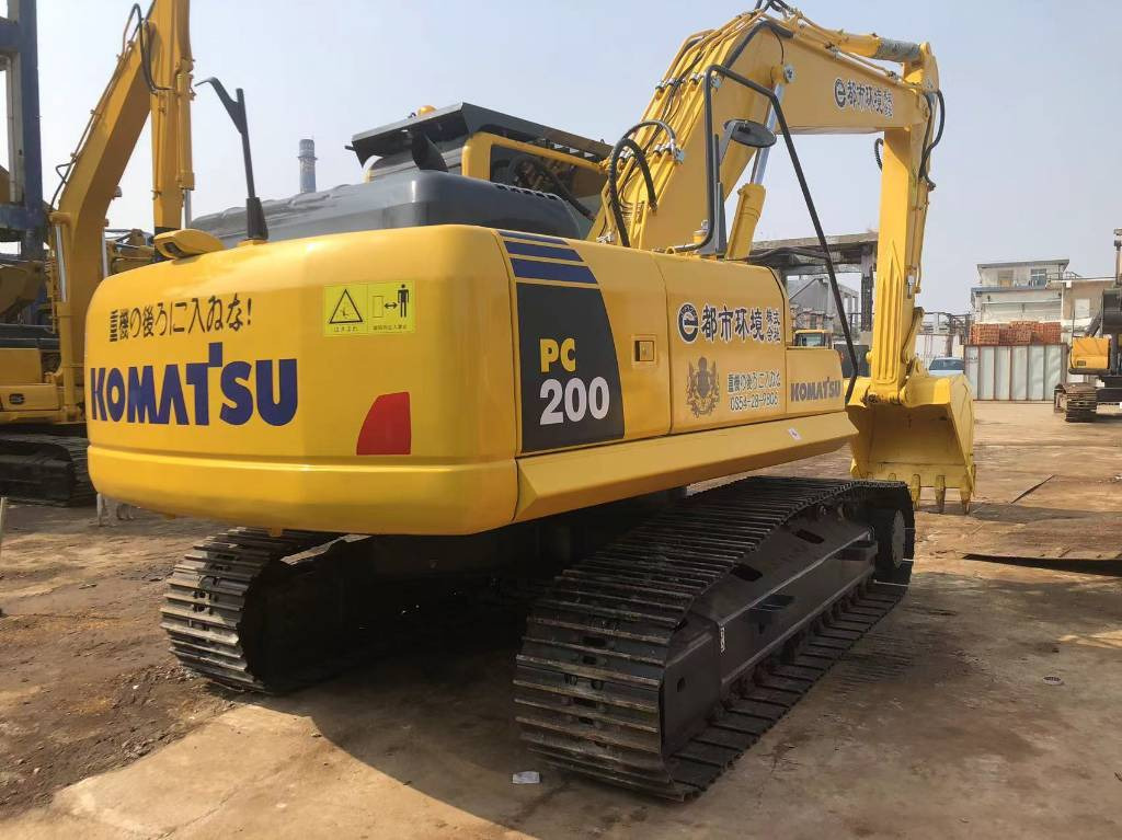 Komatsu PC 220-8 - Máy xúc bánh xích: hình 5 Komatsu PC 220-8 - Máy xúc bánh xích: hình 5