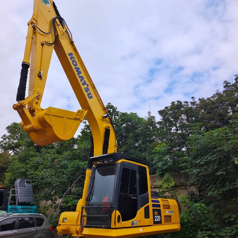 Komatsu PC 220-8 - Máy xúc bánh xích: hình 3 Komatsu PC 220-8 - Máy xúc bánh xích: hình 3