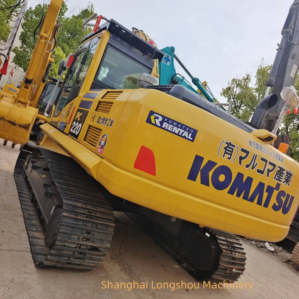 Komatsu PC 220-8 - Máy xúc bánh xích: hình 3 Komatsu PC 220-8 - Máy xúc bánh xích: hình 3