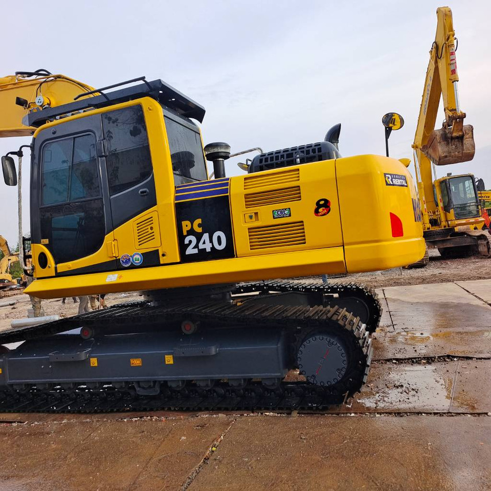 Komatsu PC 240 LC-8 - Máy xúc bánh xích: hình 3 Komatsu PC 240 LC-8 - Máy xúc bánh xích: hình 3