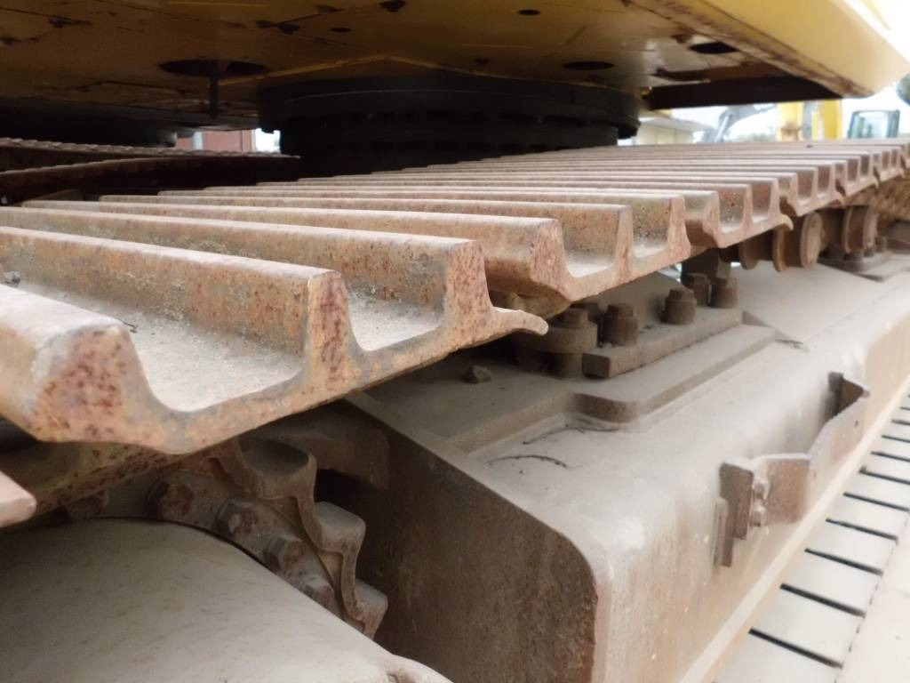 Komatsu PC 450 - Máy xúc bánh xích: hình 2 Komatsu PC 450 - Máy xúc bánh xích: hình 2