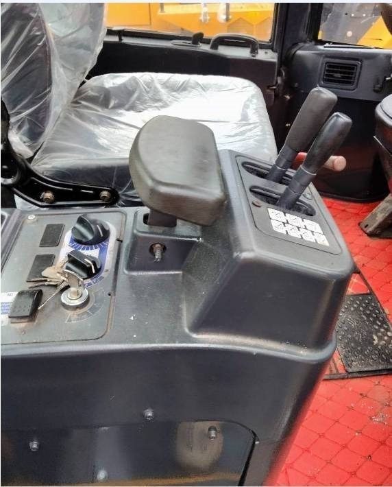 Komatsu WA 320-5 - Máy xúc bánh xích: hình 5 Komatsu WA 320-5 - Máy xúc bánh xích: hình 5