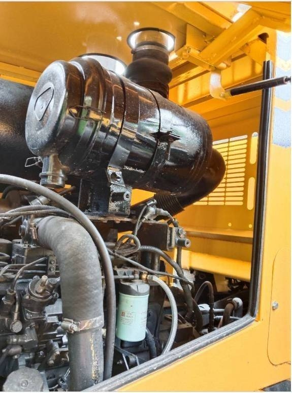 Komatsu WA 320-5 - Máy xúc bánh xích: hình 2 Komatsu WA 320-5 - Máy xúc bánh xích: hình 2