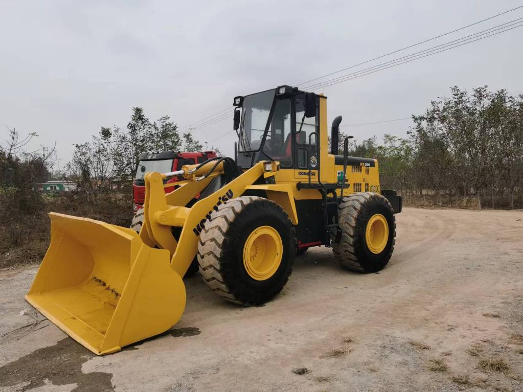 Komatsu WA 360-3 - Máy xúc lật bánh lốp: hình 5 Komatsu WA 360-3 - Máy xúc lật bánh lốp: hình 5