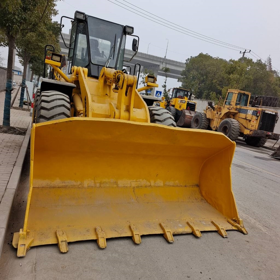 Komatsu WA 380 - Máy xúc lật bánh lốp: hình 4 Komatsu WA 380 - Máy xúc lật bánh lốp: hình 4