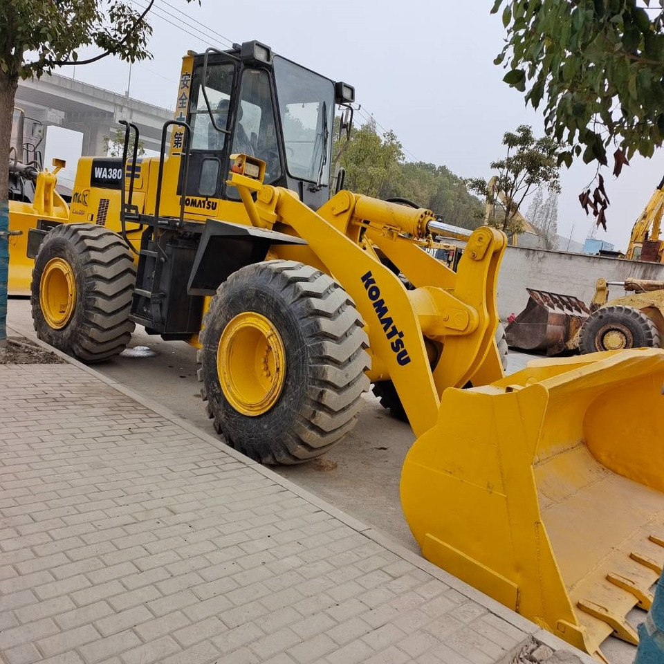 Komatsu WA 380 - Máy xúc lật bánh lốp: hình 2 Komatsu WA 380 - Máy xúc lật bánh lốp: hình 2
