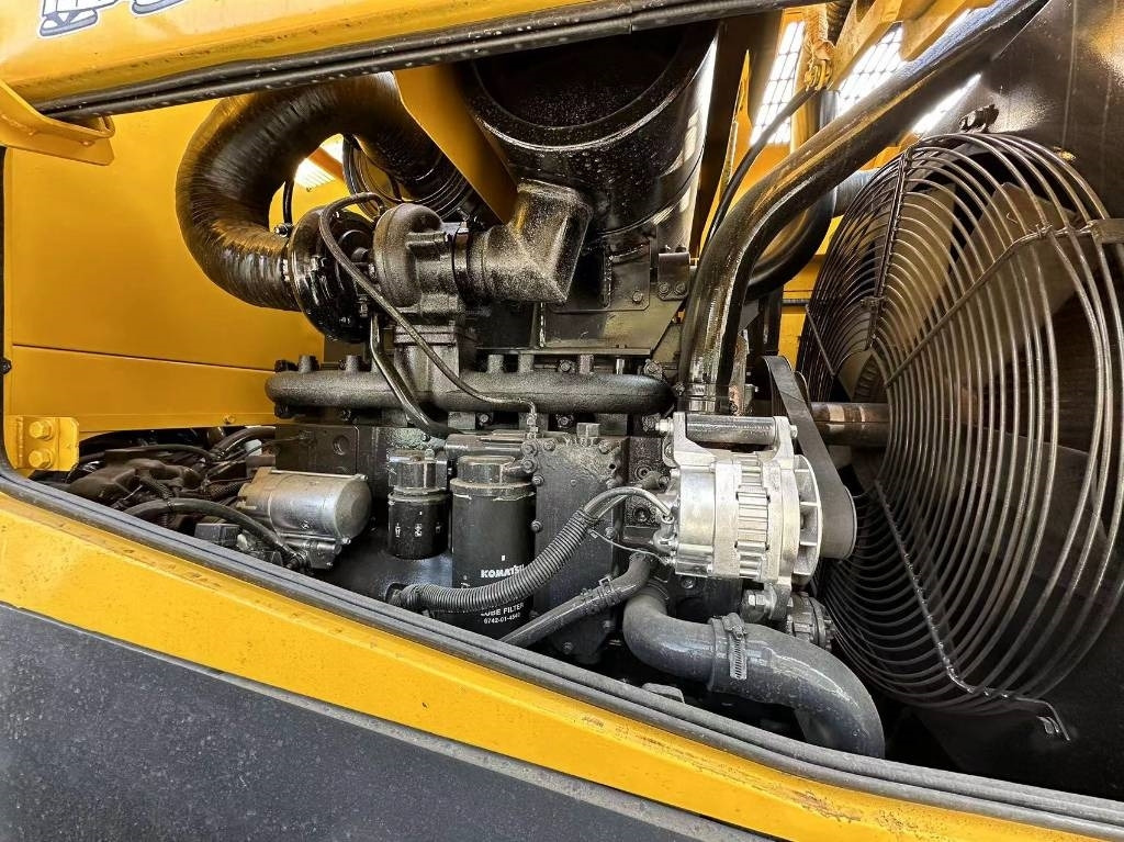 Komatsu WA 380 - Máy xúc lật bánh lốp: hình 2 Komatsu WA 380 - Máy xúc lật bánh lốp: hình 2