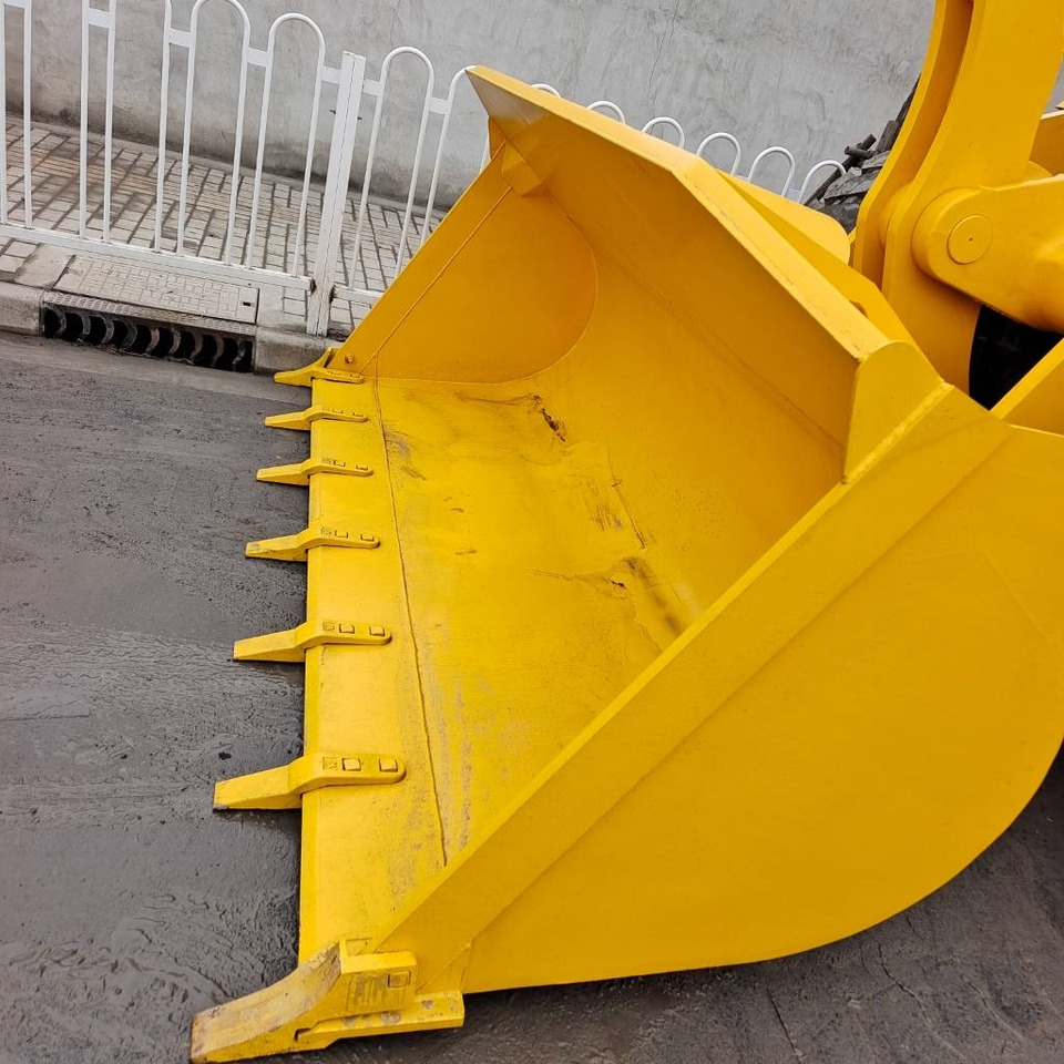 Komatsu WA 380 - Máy xúc lật bánh lốp: hình 3 Komatsu WA 380 - Máy xúc lật bánh lốp: hình 3