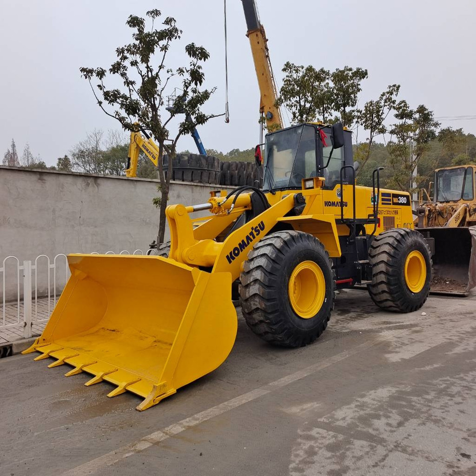 Komatsu WA 380 - Máy xúc lật bánh lốp: hình 1 Komatsu WA 380 - Máy xúc lật bánh lốp: hình 1