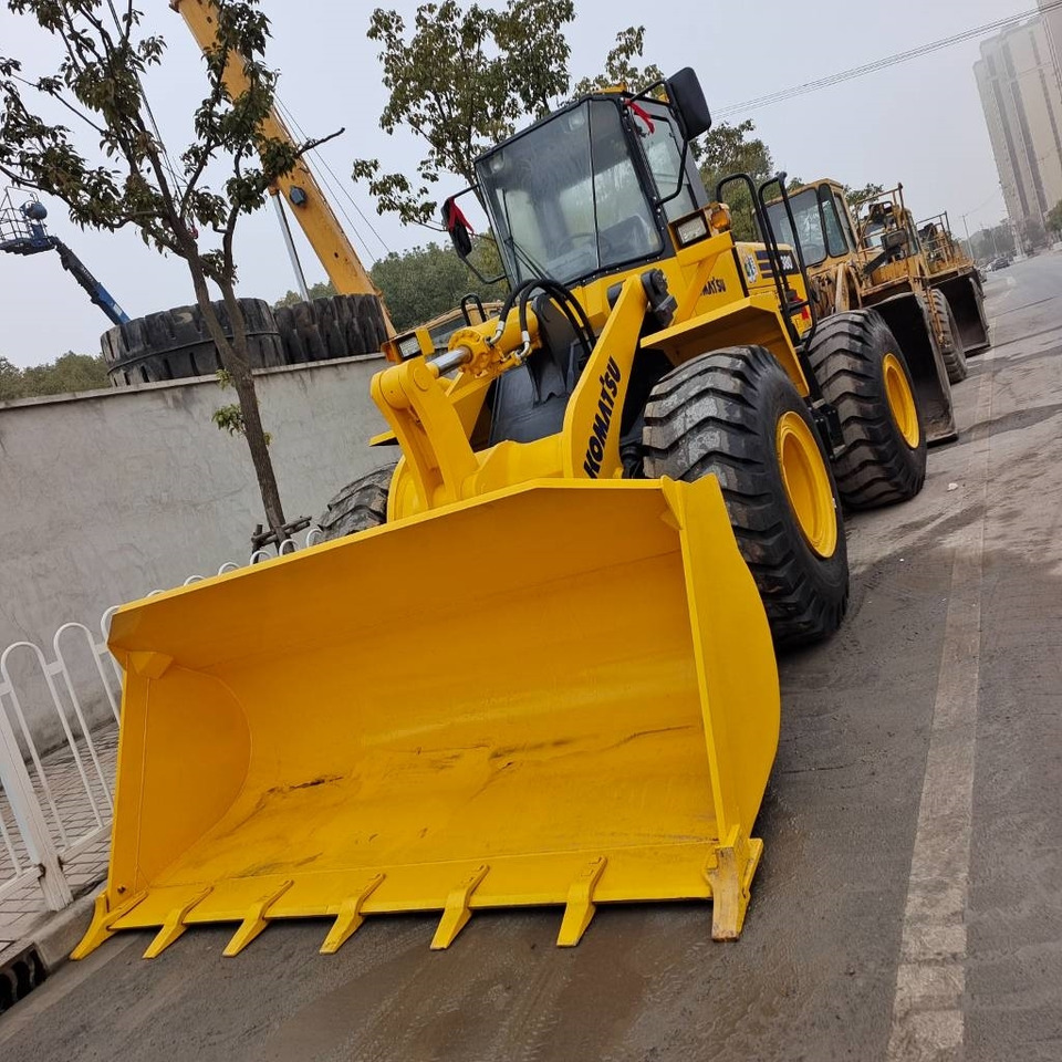 Komatsu WA 380 - Máy xúc lật bánh lốp: hình 2 Komatsu WA 380 - Máy xúc lật bánh lốp: hình 2