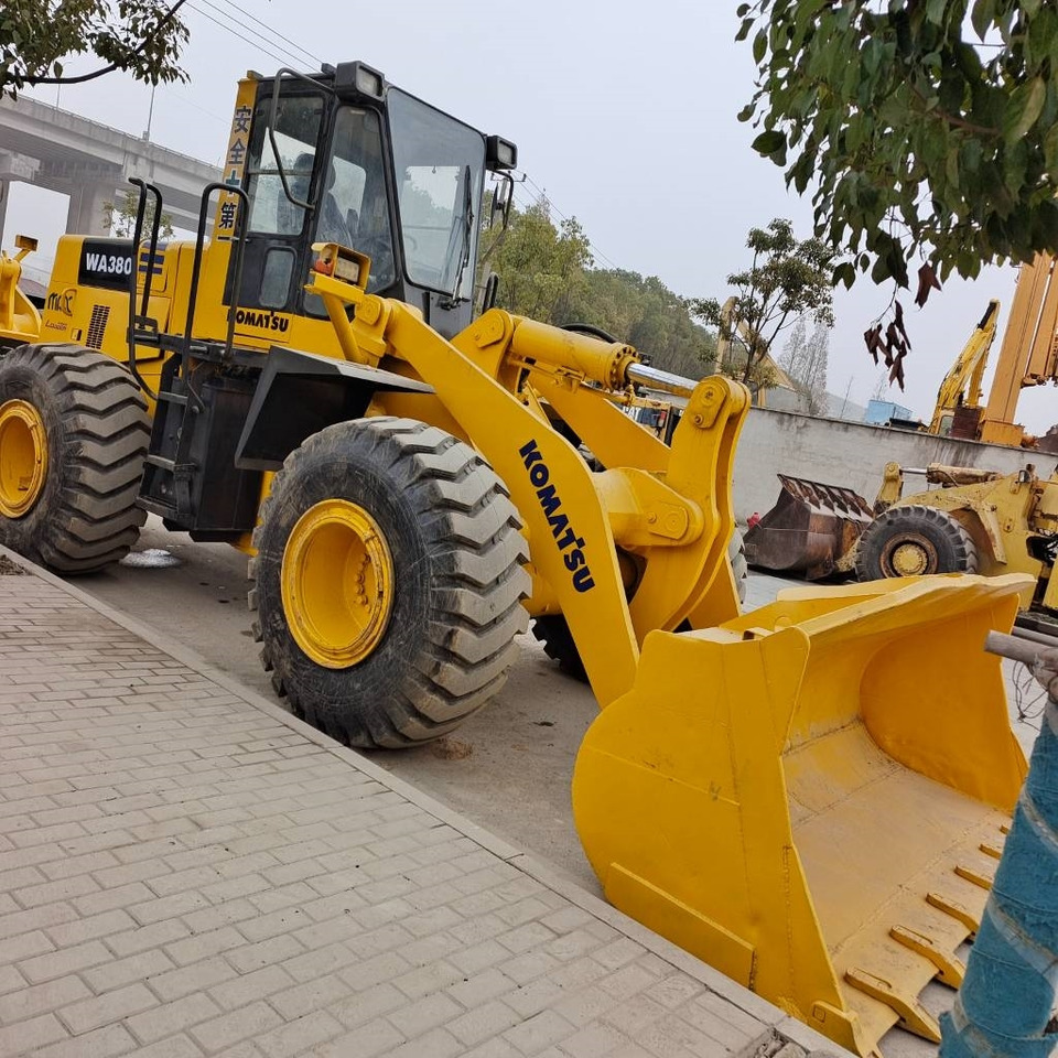 Komatsu WA 380 - Máy xúc lật bánh lốp: hình 3 Komatsu WA 380 - Máy xúc lật bánh lốp: hình 3