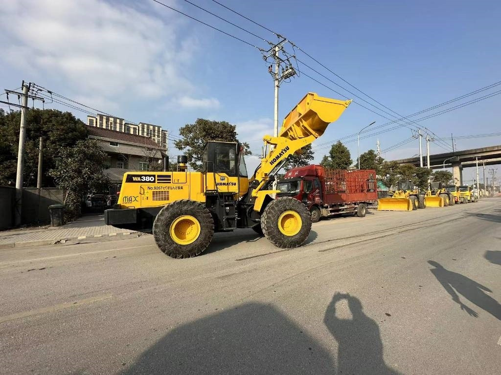 Komatsu WA 380 - Máy xúc lật bánh lốp: hình 4 Komatsu WA 380 - Máy xúc lật bánh lốp: hình 4