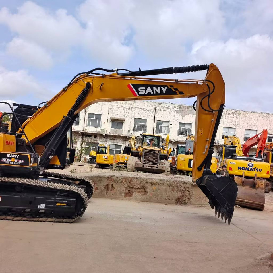 Sany SY 215 C-9 - Máy xúc bánh xích: hình 2 Sany SY 215 C-9 - Máy xúc bánh xích: hình 2
