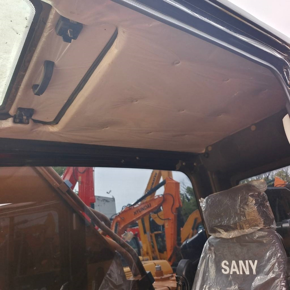 Sany SY 215 C - Máy xúc bánh xích: hình 3 Sany SY 215 C - Máy xúc bánh xích: hình 3