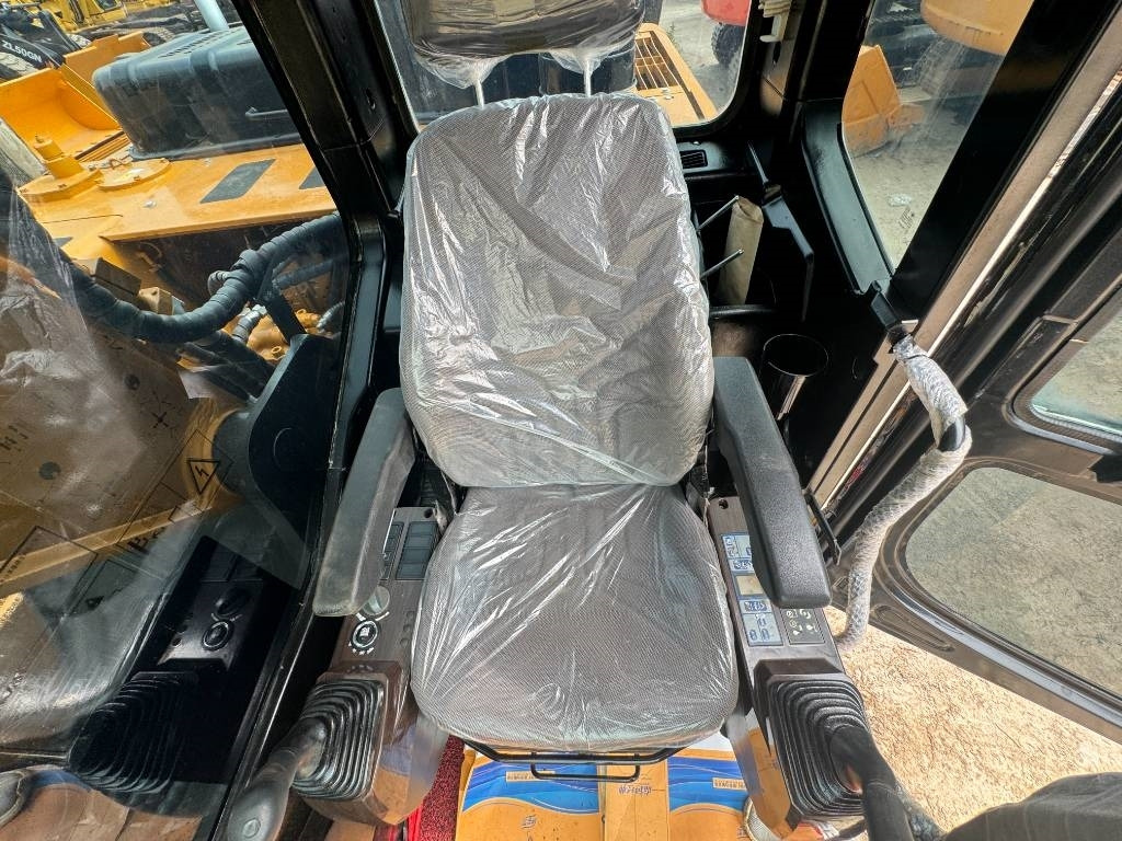 Sany SY 215 H - Máy xúc bánh xích: hình 3 Sany SY 215 H - Máy xúc bánh xích: hình 3