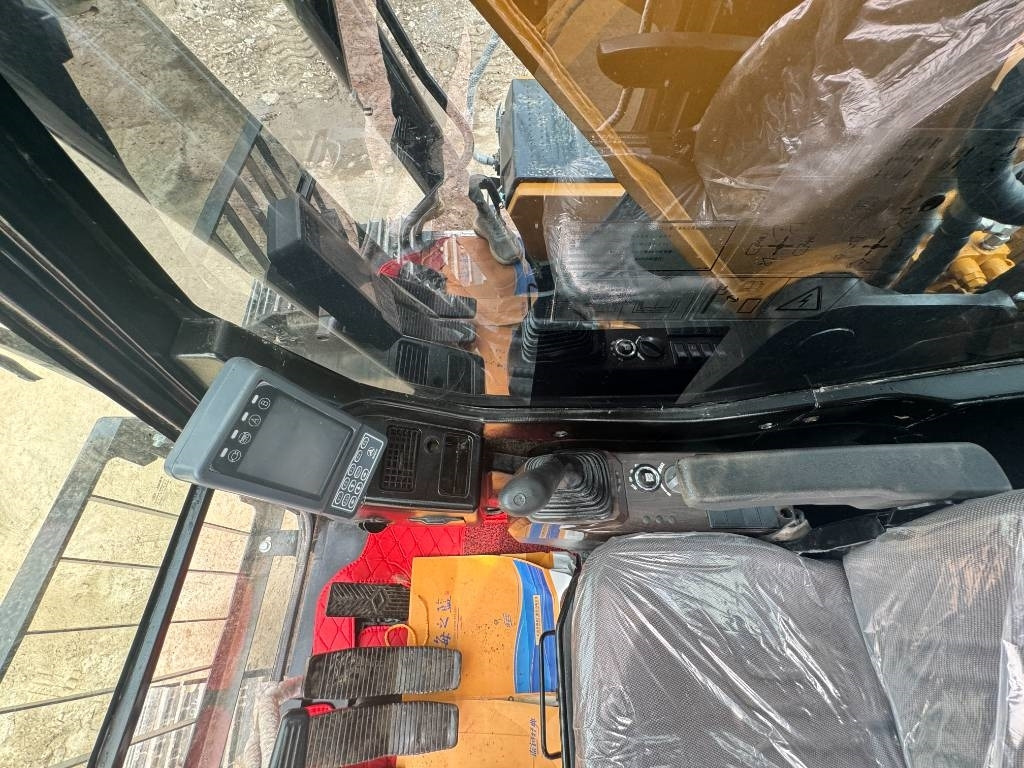 Sany SY 215 H - Máy xúc bánh xích: hình 4 Sany SY 215 H - Máy xúc bánh xích: hình 4