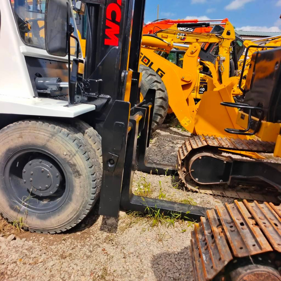 Xe nâng diesel TCM FD100: hình 9