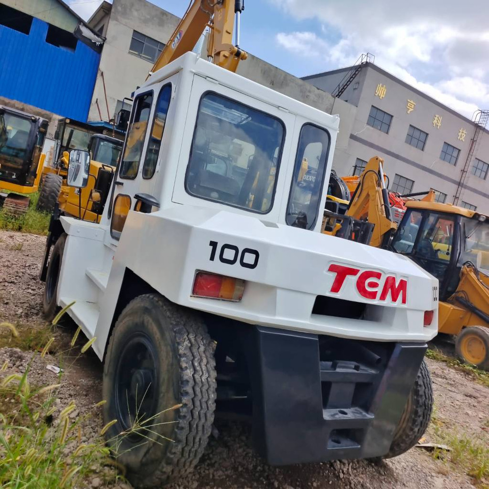 TCM FD100 - Xe nâng diesel: hình 1 TCM FD100 - Xe nâng diesel: hình 1