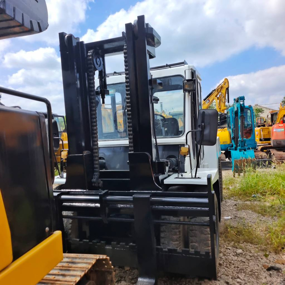 TCM FD100 - Xe nâng diesel: hình 2 TCM FD100 - Xe nâng diesel: hình 2