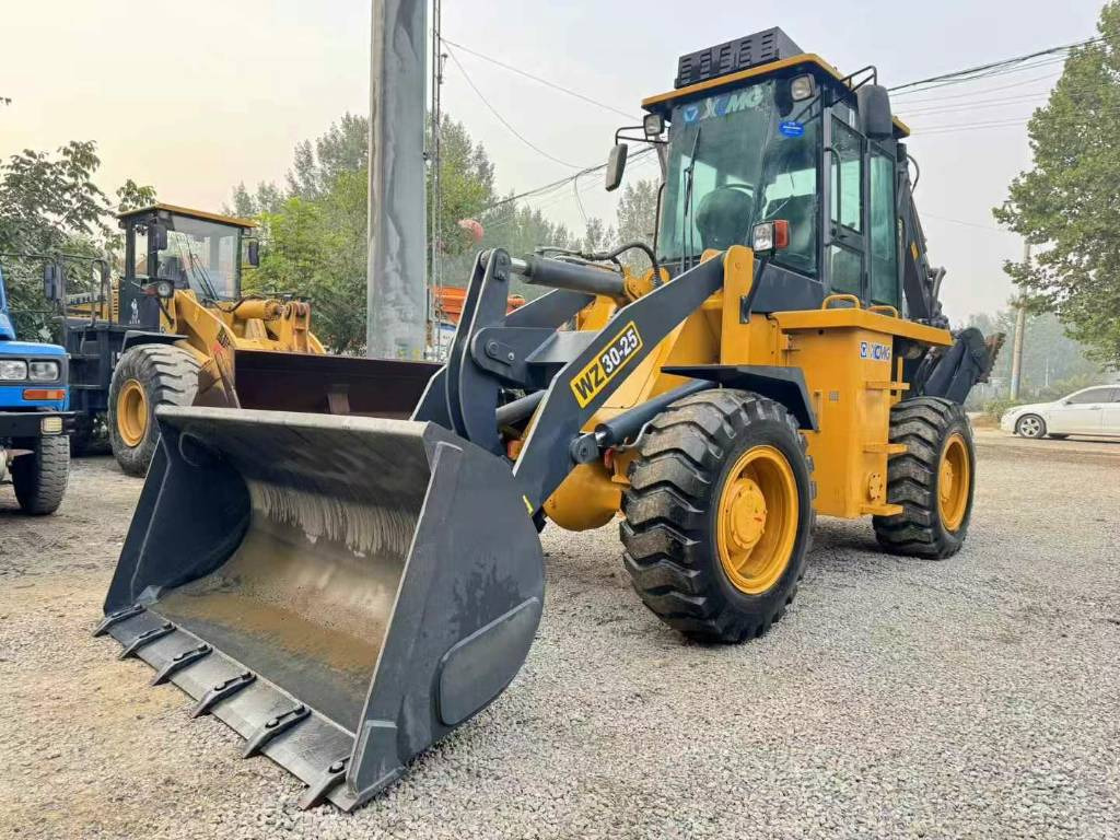 XCMG WZ 30-25 - Máy xúc trước múc sau: hình 1 XCMG WZ 30-25 - Máy xúc trước múc sau: hình 1
