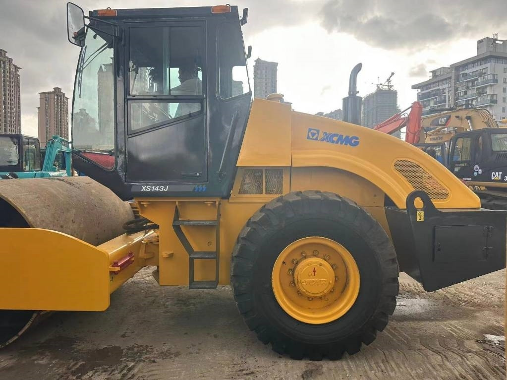 XCMG XS 143 - Máy đầm: hình 4 XCMG XS 143 - Máy đầm: hình 4