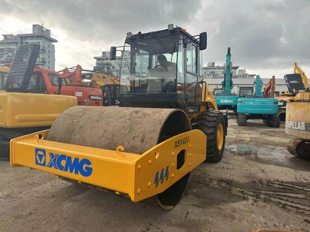 XCMG XS 143 - Máy đầm: hình 3 XCMG XS 143 - Máy đầm: hình 3