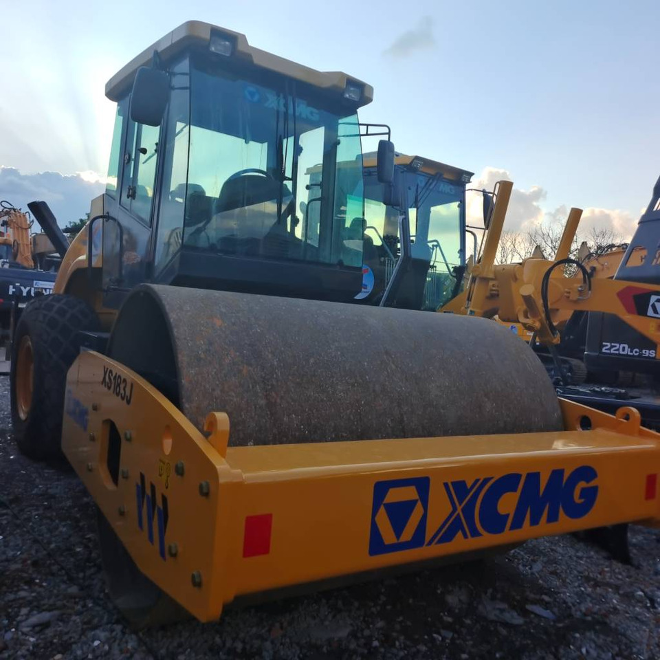 XCMG XS 183 J - Máy đầm: hình 3 XCMG XS 183 J - Máy đầm: hình 3