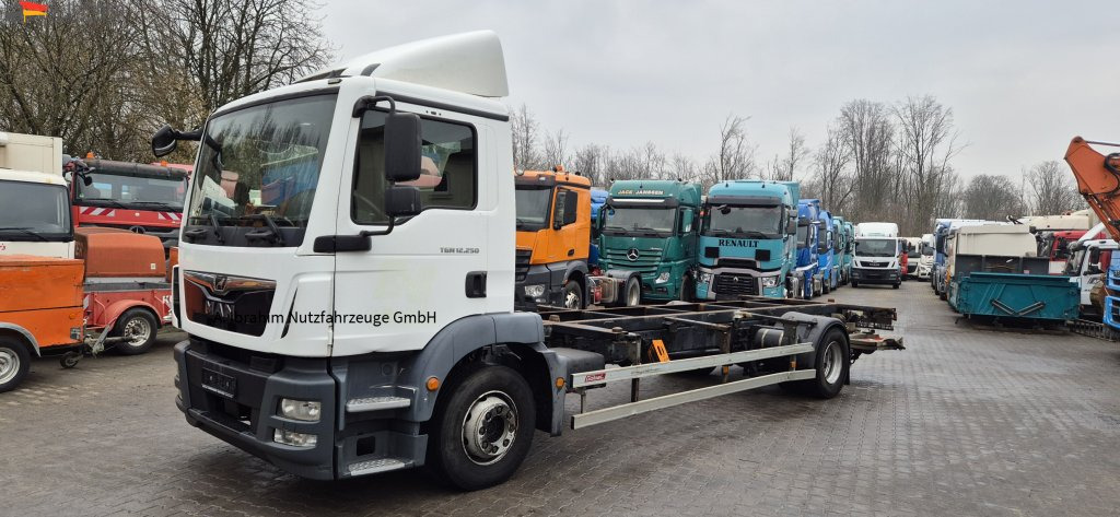 MAN 12.250 LBW 1500 kg Dehollandia - Xe chở container/ Xe tải hoán đổi thân: hình 1 MAN 12.250 LBW 1500 kg Dehollandia - Xe chở container/ Xe tải hoán đổi thân: hình 1